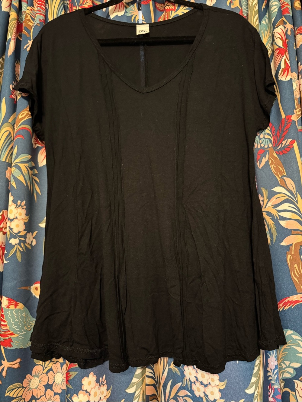 Sew In Love Black Short Sleeve V Neck Pintuck Tee M